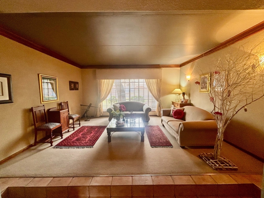 5 Bedroom Property for Sale in Wilkoppies North West